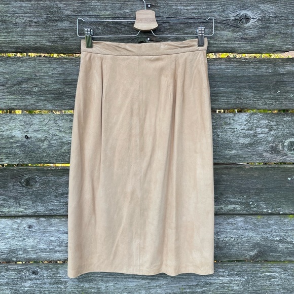 Vintage Alicia Herrera Suede Set - Picture 8 of 15